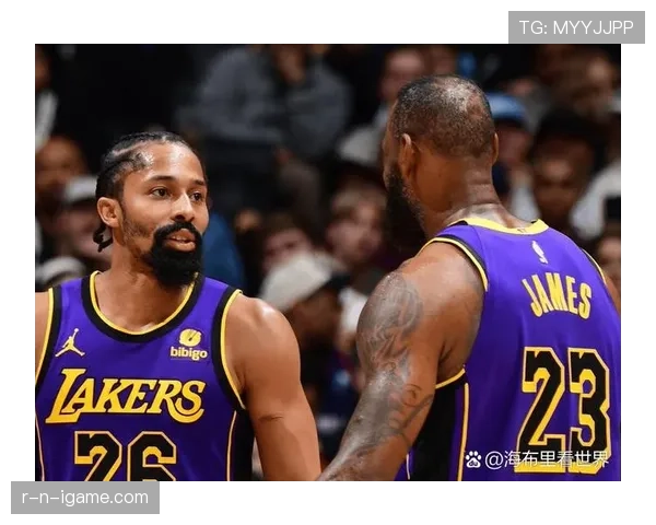 斯宾塞·丁威迪携手湖人后卫闪耀赛场，助力球队再创佳绩