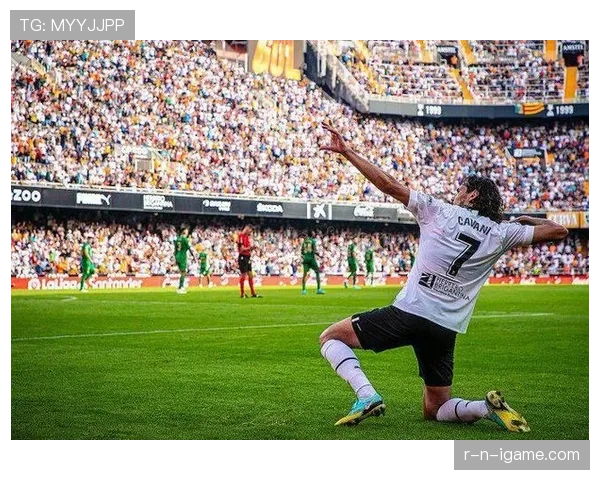 全球足球巨星齐聚赛场，巅峰对决点燃球迷热情