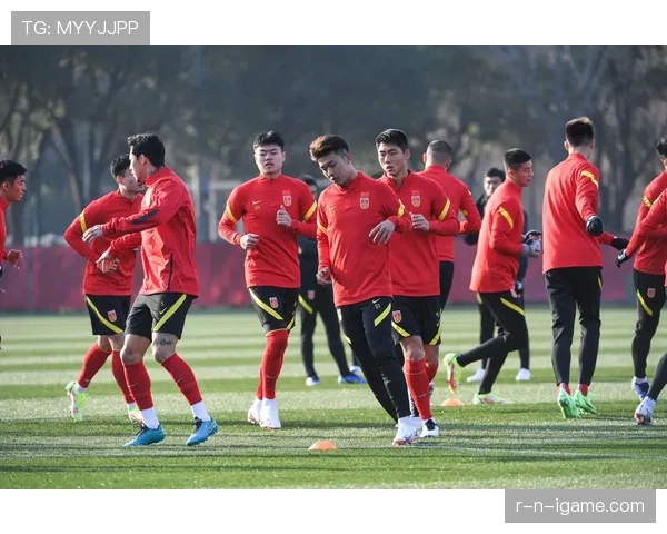 Foden假期归来训练状态回升,球迷期待新赛季表现 Foden假期归来训练状态回升,球迷期待新赛季表现