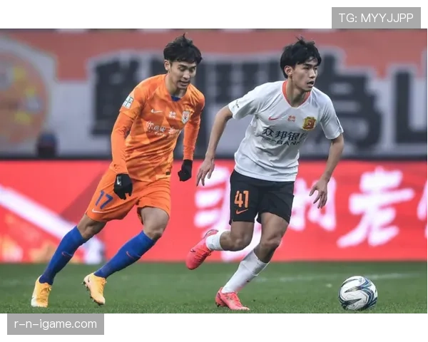 中超联赛双雄激战正酣,表现稳健的豪门对决备受关注 中超联赛双雄激战正酣,表现稳健的豪门对决备受关注