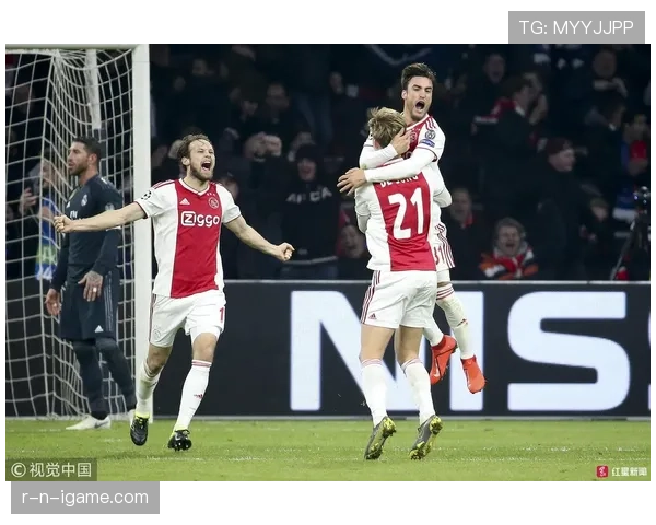 阿贾克斯比赛亮点分析:精彩进球与绝佳防守展现球队强大实力 阿贾克斯比赛亮点分析:精彩进球与绝佳防守展现球队强大实力