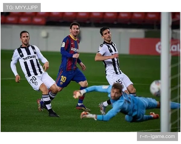 萨利巴限制萨拉赫：对抗速度型边锋的防守表现分析