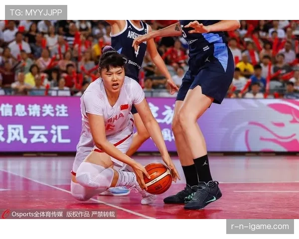 韩旭家里的生活照露出来了，跟她球场上的霸气差太多，谁能想到？