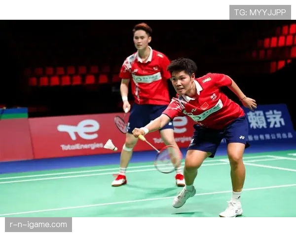 黄东萍训练完直接拎爱马仕去吃宵夜？